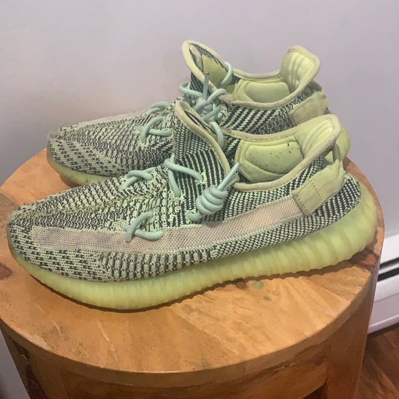 Yeezy 350 - Picture 1 of 4